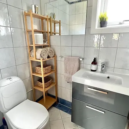 Newly Upgraded Apt: Two Balconies, Sun-drenched! Apartamento Bergen