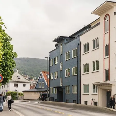 Newly Upgraded Apt: Two Balconies, Sun-drenched! Apartment Bergen